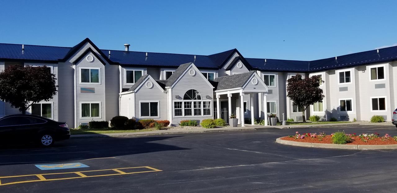 Quality Inn & Suites Watertown Fort Drum Calcium Exterior photo